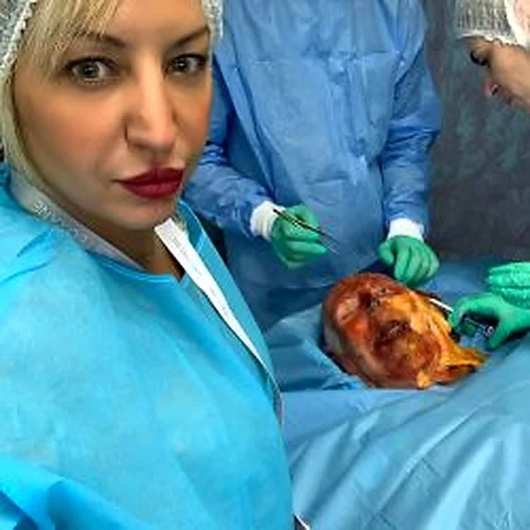 Sofia Bouzian at an anatomy laboratory session